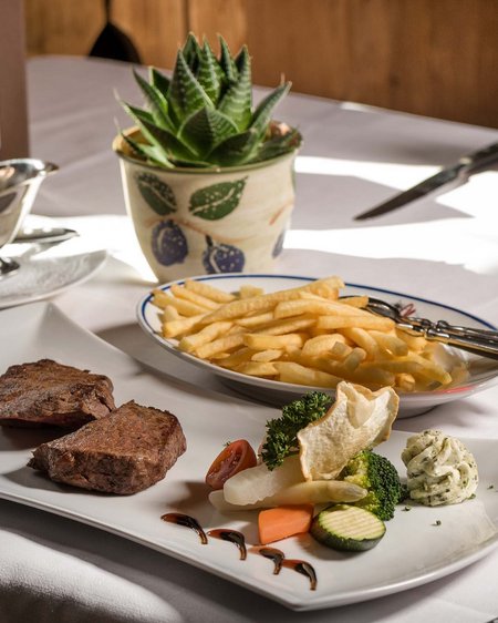 Schmuggler-Alm Restaurant in Samnaun Schmuggler-Alm Restaurant in Samnaun