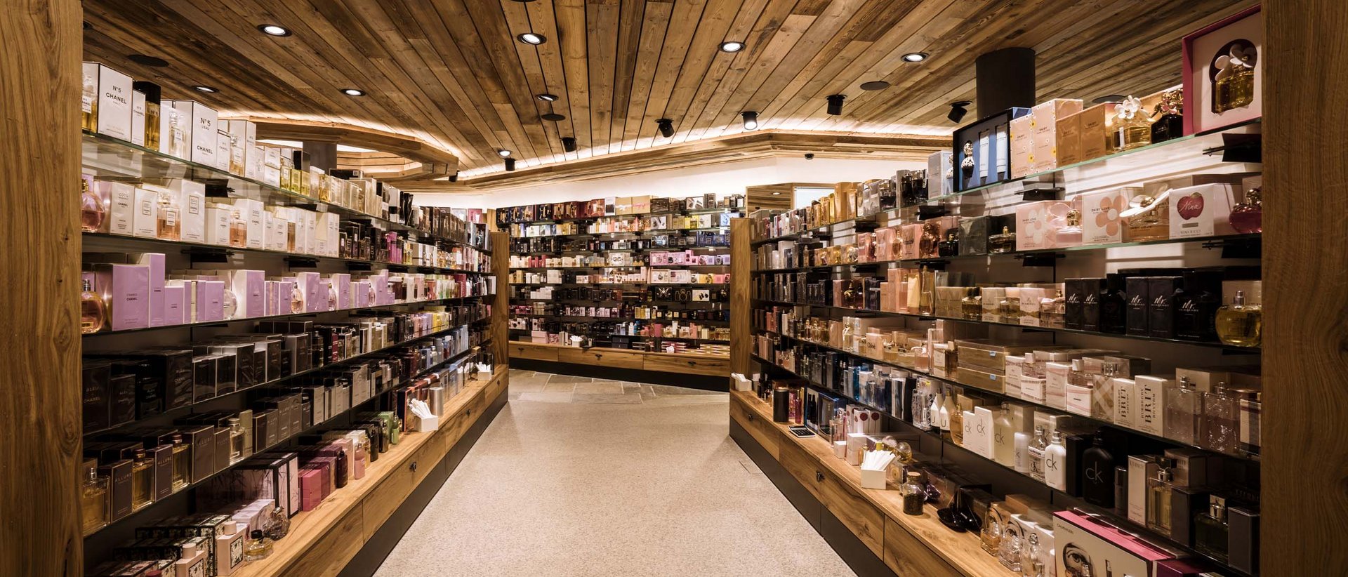 Duty-free shopping in Samnaun Duty-free shopping in Samnaun