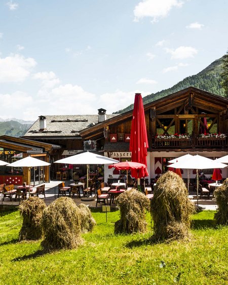Schmuggler-Alm Restaurant in Samnaun Schmuggler-Alm Restaurant in Samnaun