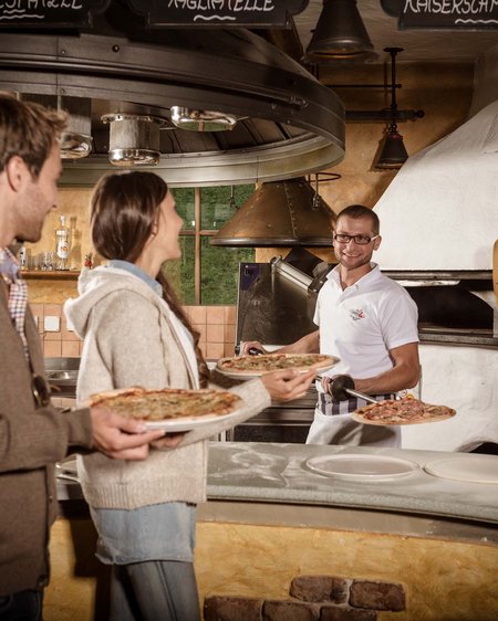 Schmuggler-Alm Restaurant in Samnaun Schmuggler-Alm Restaurant in Samnaun