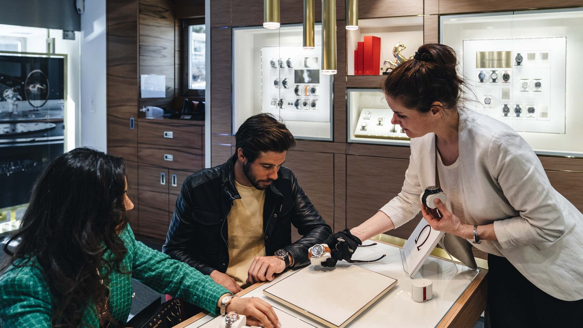 Samnaun: jeweller’s selling Swiss jewelry and watches Samnaun: jeweller’s selling Swiss jewelry and watches