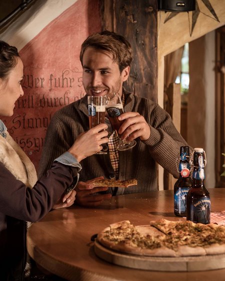 Schmuggler-Alm Restaurant in Samnaun Schmuggler-Alm Restaurant in Samnaun