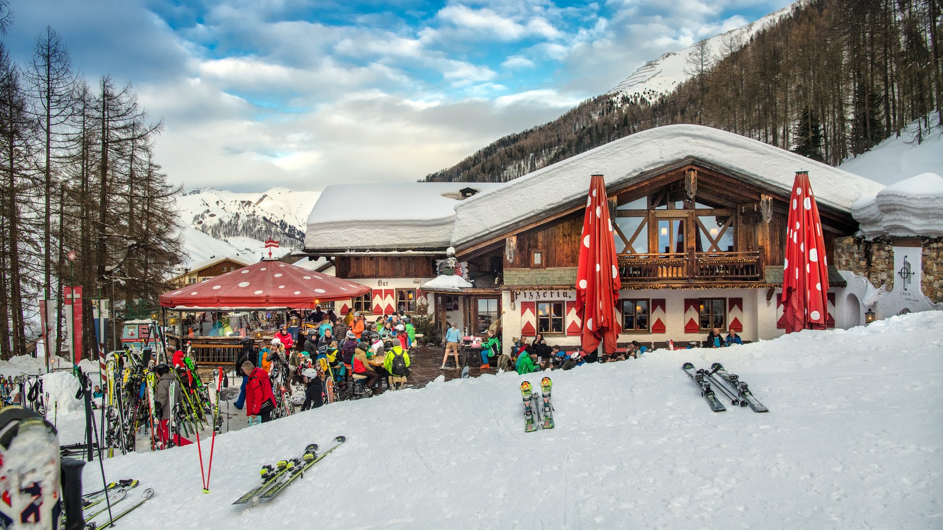 Ski school in Samnaun followed by après-snow rendezvous