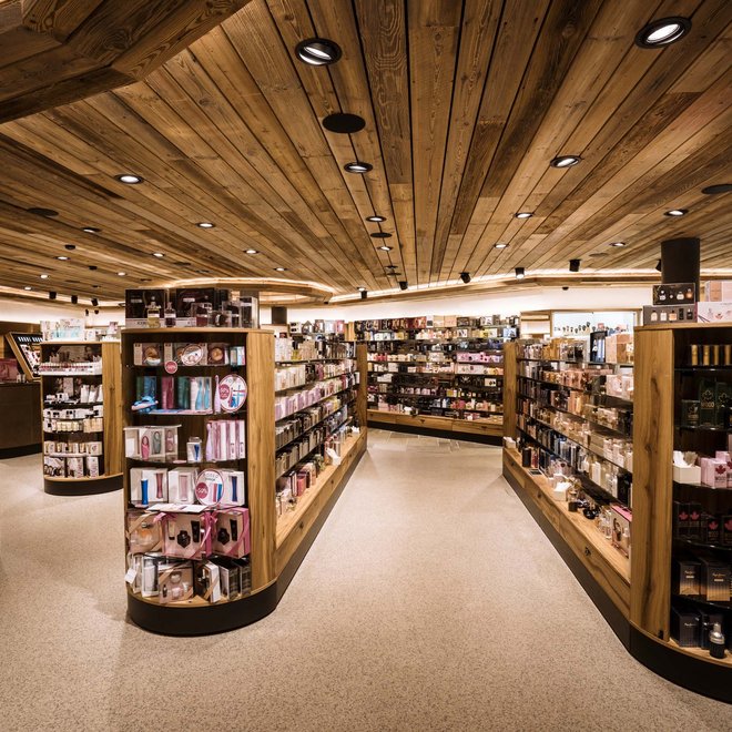 Schmuggler-Alm Restaurant in Samnaun Schmuggler-Alm Restaurant in Samnaun