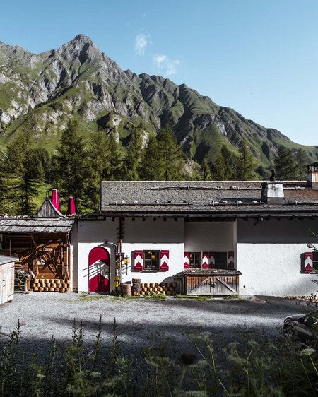 Schmuggler-Alm Restaurant in Samnaun Schmuggler-Alm Restaurant in Samnaun