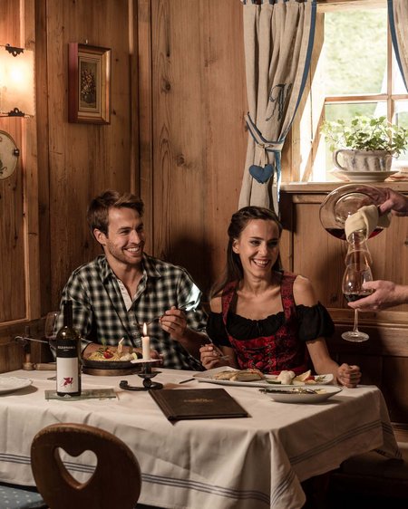 Schmuggler-Alm Restaurant in Samnaun Schmuggler-Alm Restaurant in Samnaun