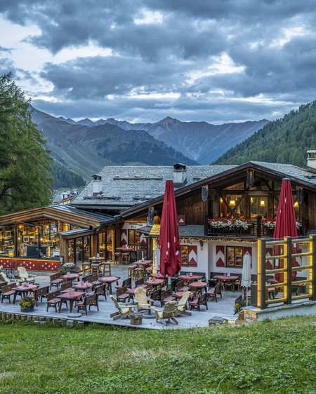 Schmuggler-Alm Restaurant in Samnaun Schmuggler-Alm Restaurant in Samnaun
