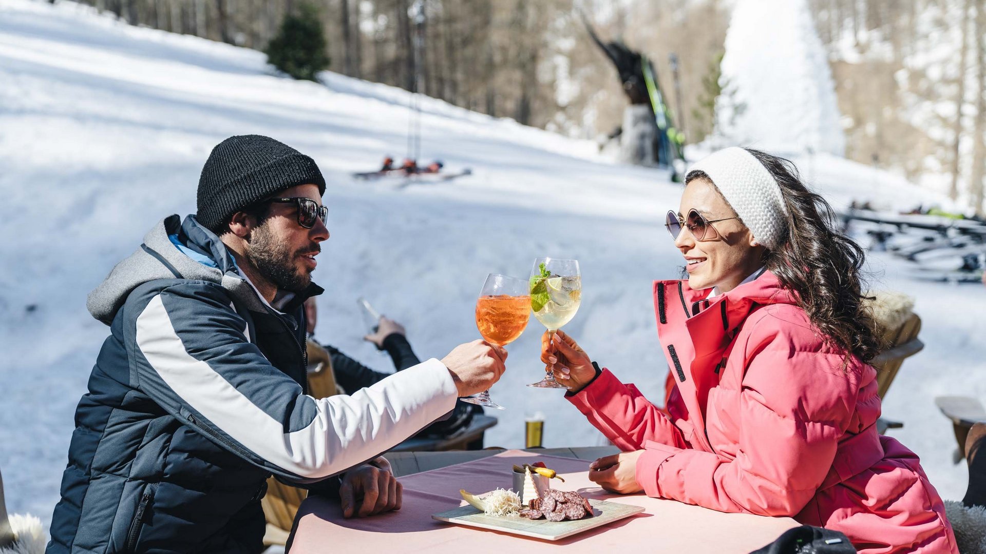 Ski school in Samnaun followed by après-snow rendezvous Ski school in Samnaun followed by après-snow rendezvous