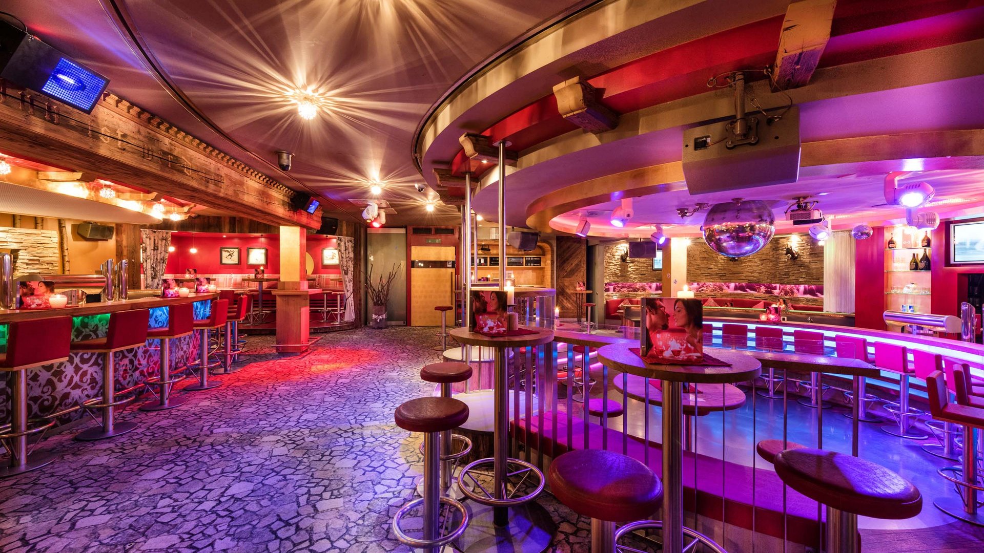 Duty free in Samnaun und Partystimmung Duty free in Samnaun und Partystimmung